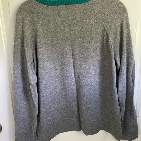 Jones New York Signature Penguin Sweater Size Medium - Picture 2 of 4